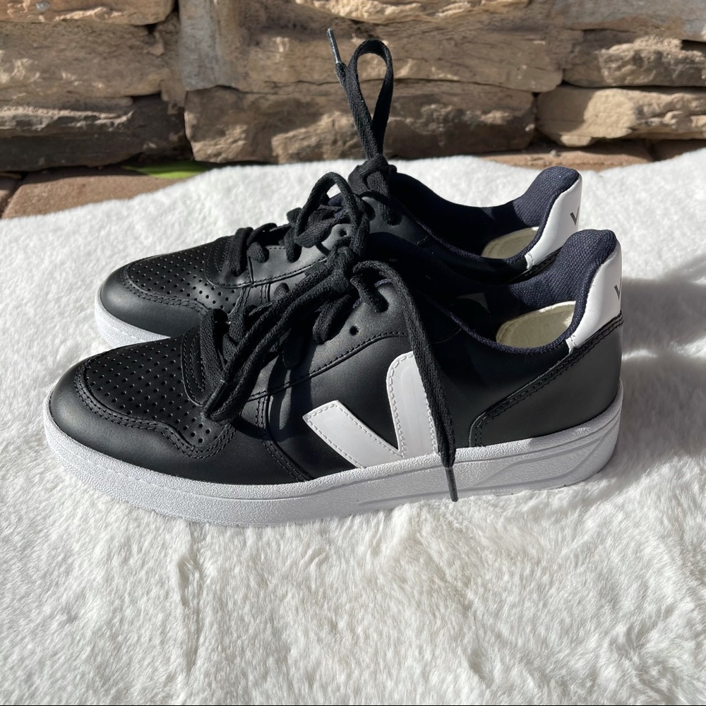 Veja V-10 Leather Black/White-White Sole Women’s